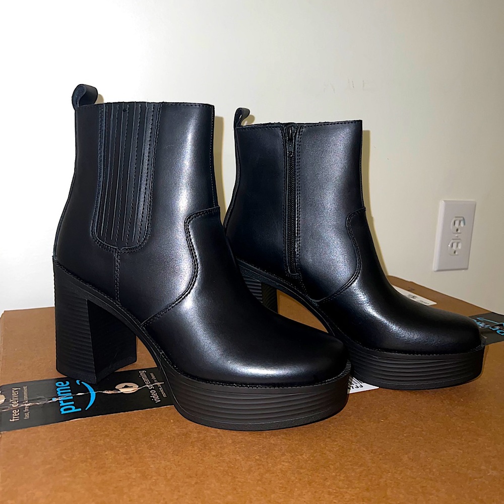 House of Harlow 1960 heeled boots
